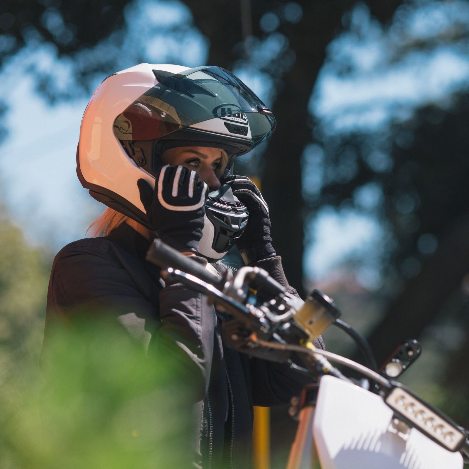 HJC i10 - Helmet House
