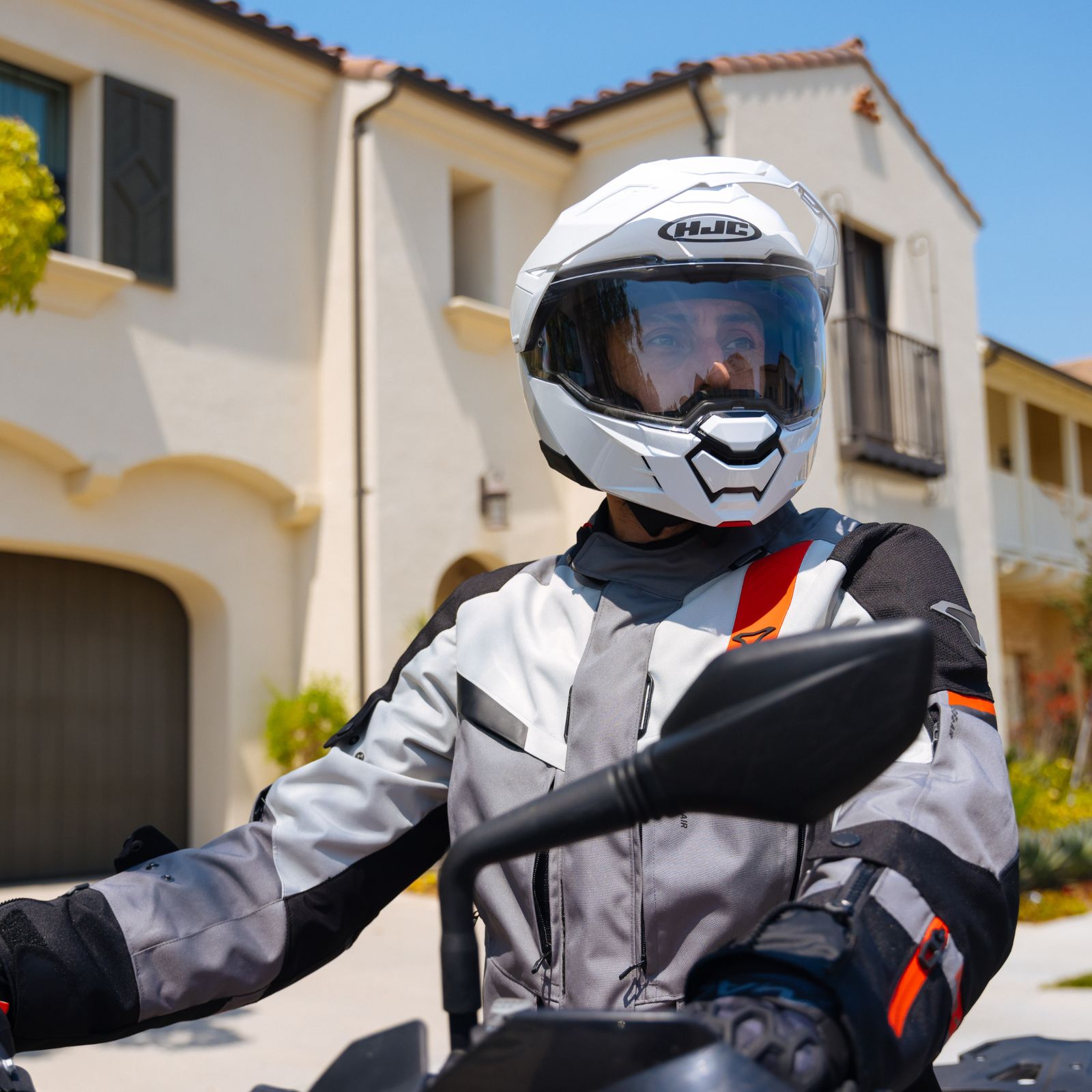 HJC i80 - Helmet House