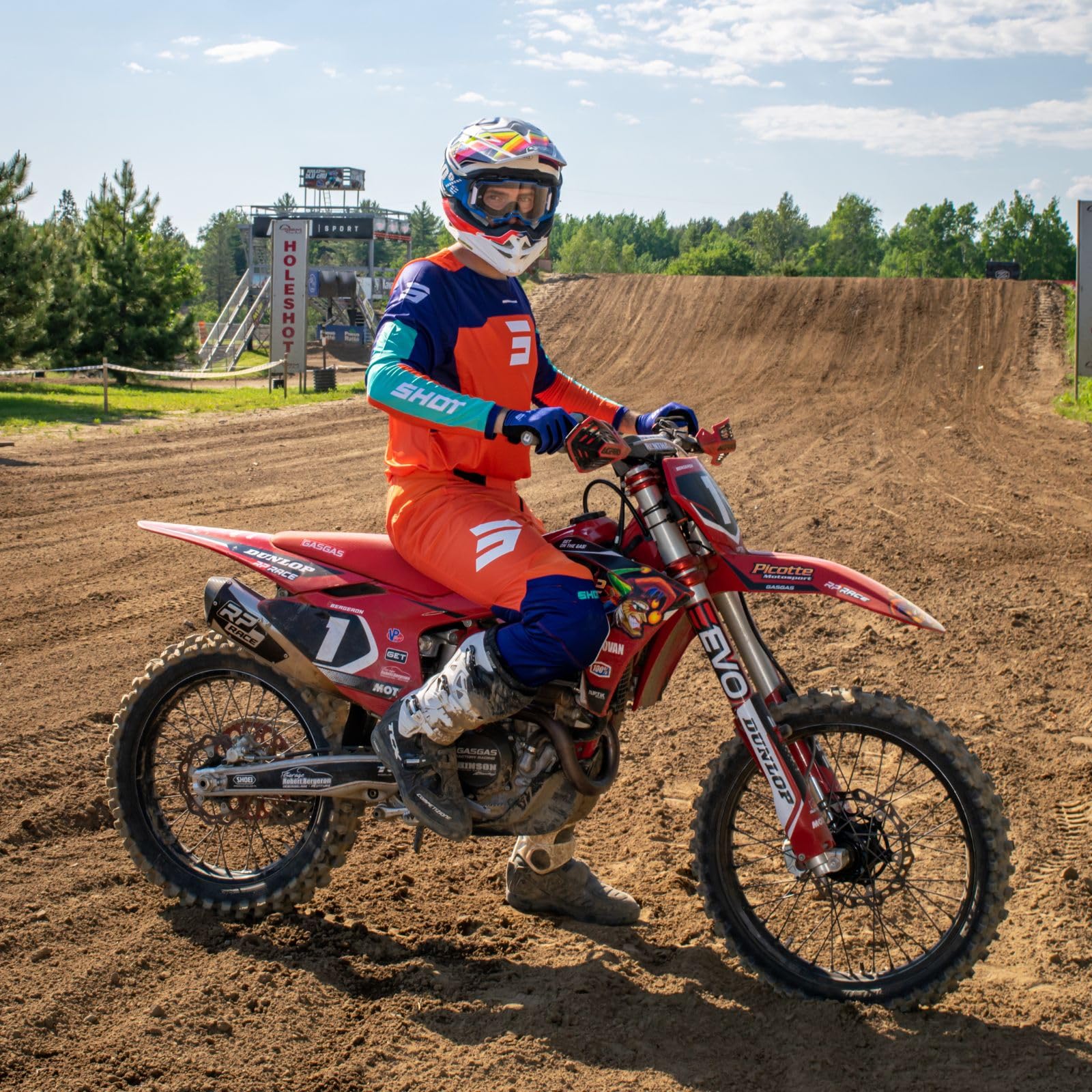 SHOEI VFX-EVO Pinnacle - Helmet House
