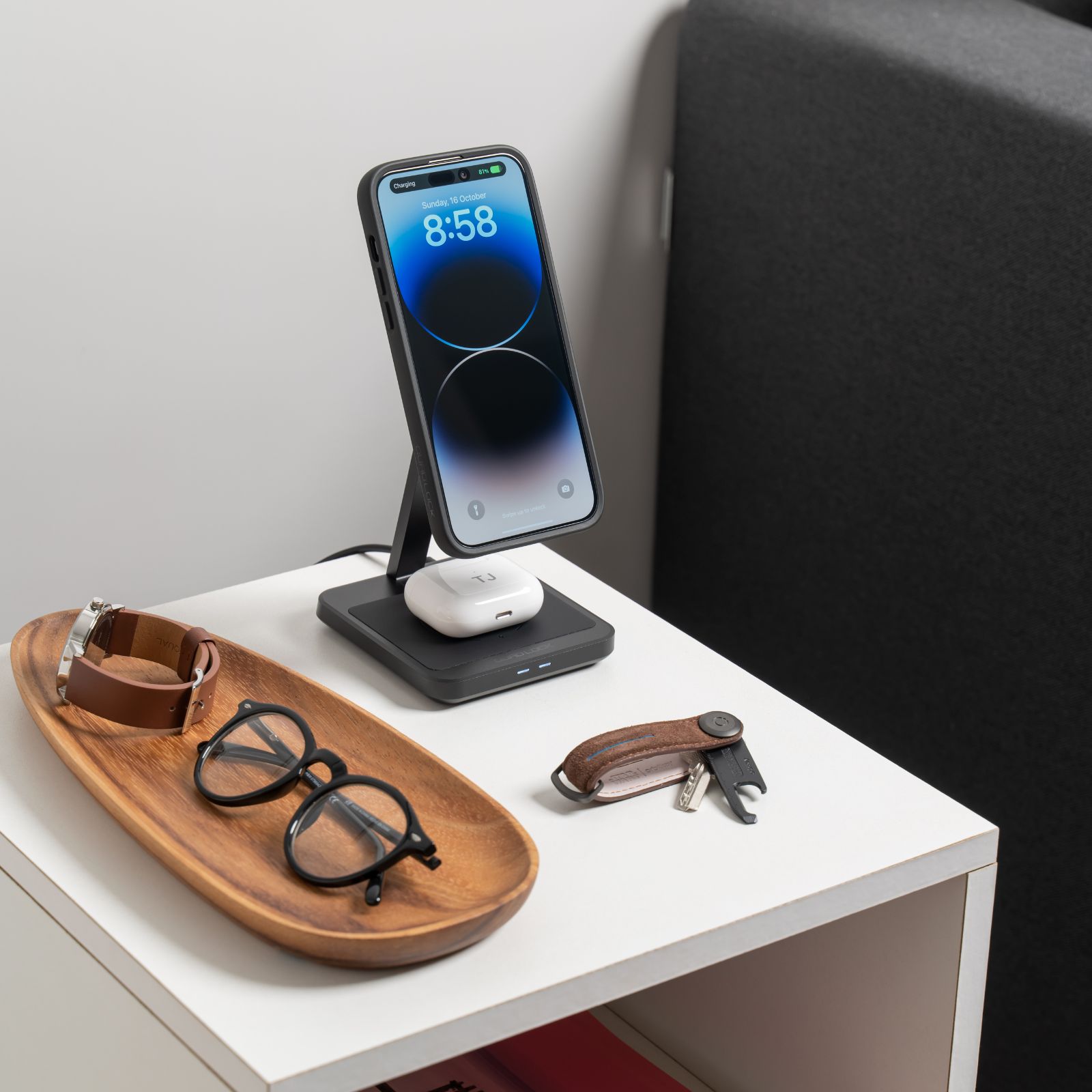 Quad Lock MAG Dual Desktop Wireless Charger - Helmet House