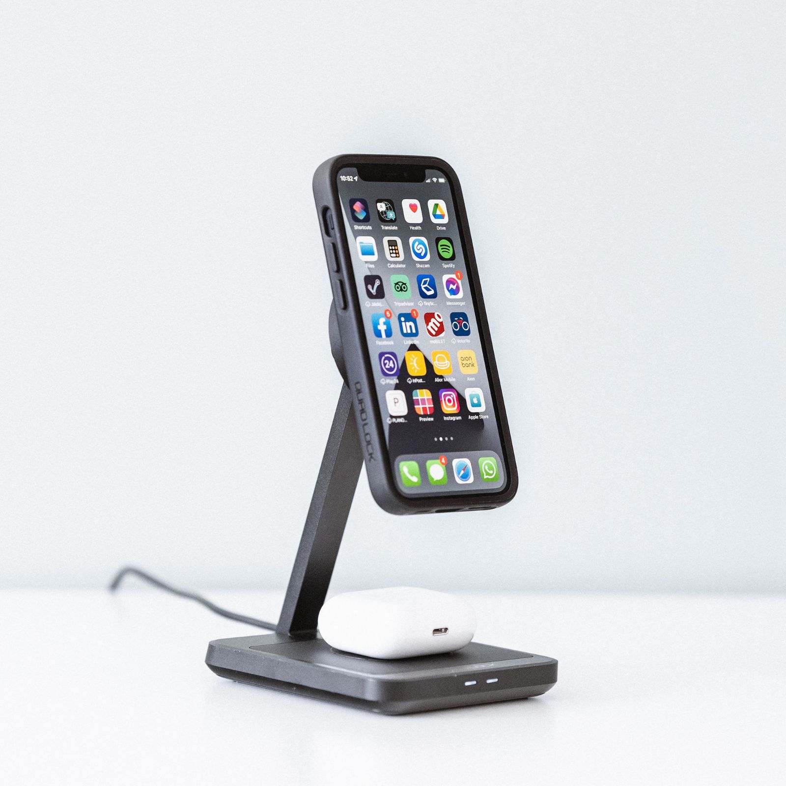 Quad Lock MAG Dual Desktop Wireless Charger - Helmet House