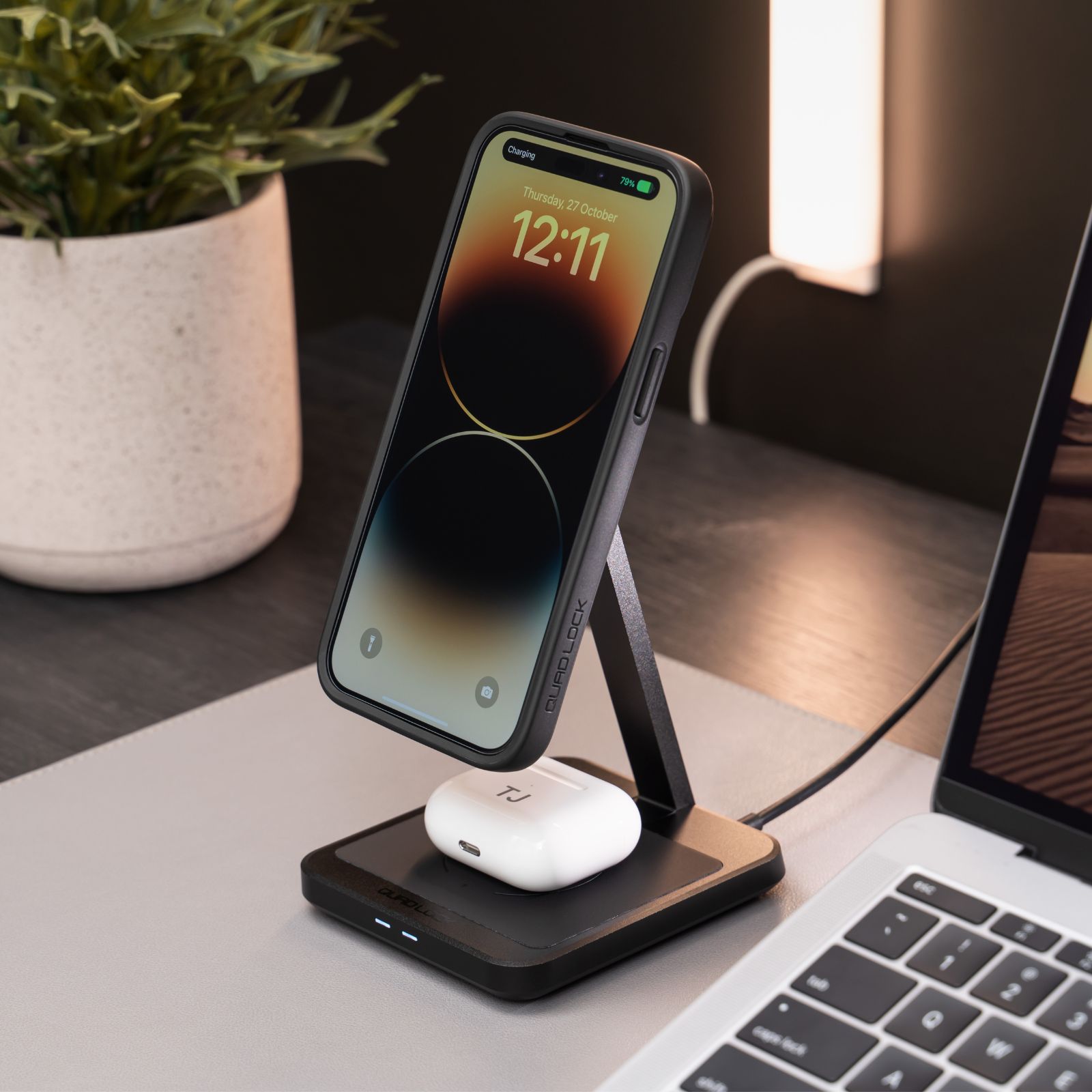 Quad Lock MAG Dual Wireless Charger - Worldwide Shipping