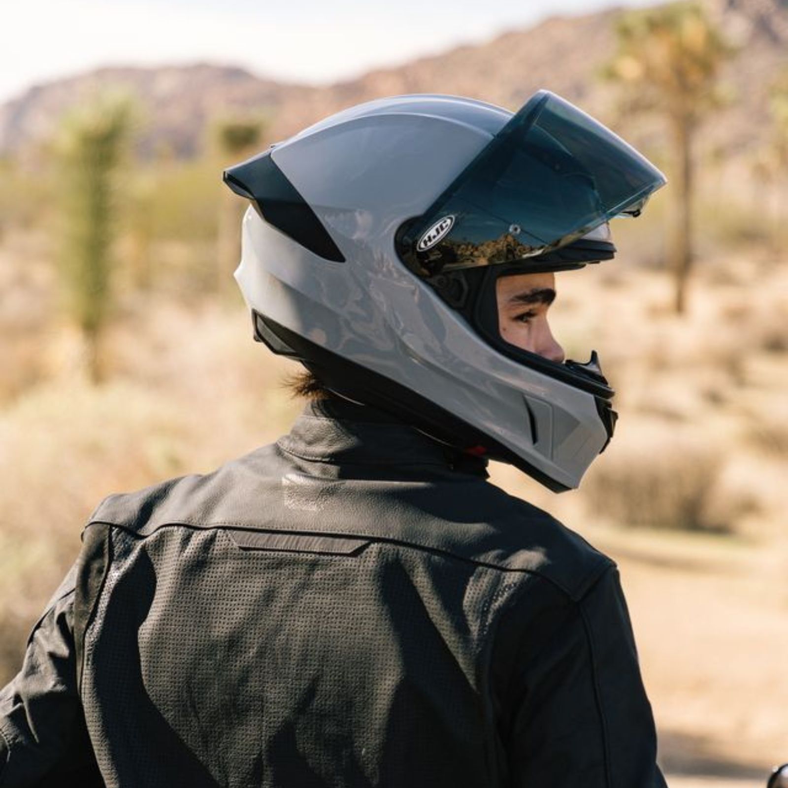 hjc full face helmet black visor Motorsports AR-10 III It also includes an internal sun visor and a tool HJC i11 - Helmet House