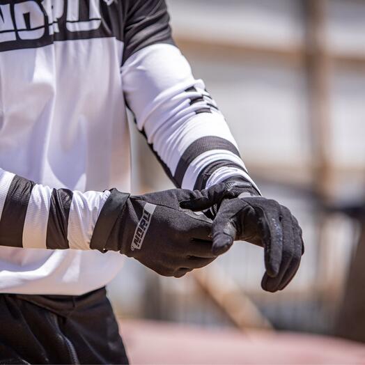 Sugo Knuckle Armor Gloves 17