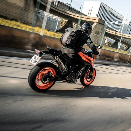 MAX28 Expandable Backpack 16