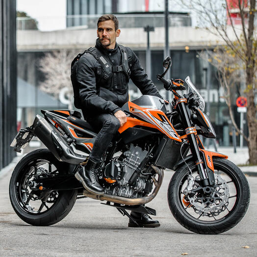 MAX28 Expandable Backpack 14