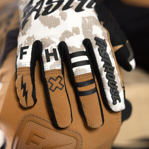 Women&rsquo;s Elrod Stay Golden Gloves 6 Thumbnail