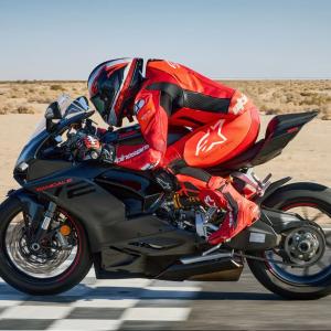 GP Plus V4 Sprint 1-Piece Leather Suit 11 Thumbnail