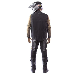 Tracker Vest 4 Thumbnail
