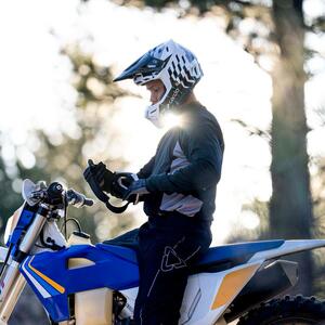 Venture Helmet 16 Thumbnail