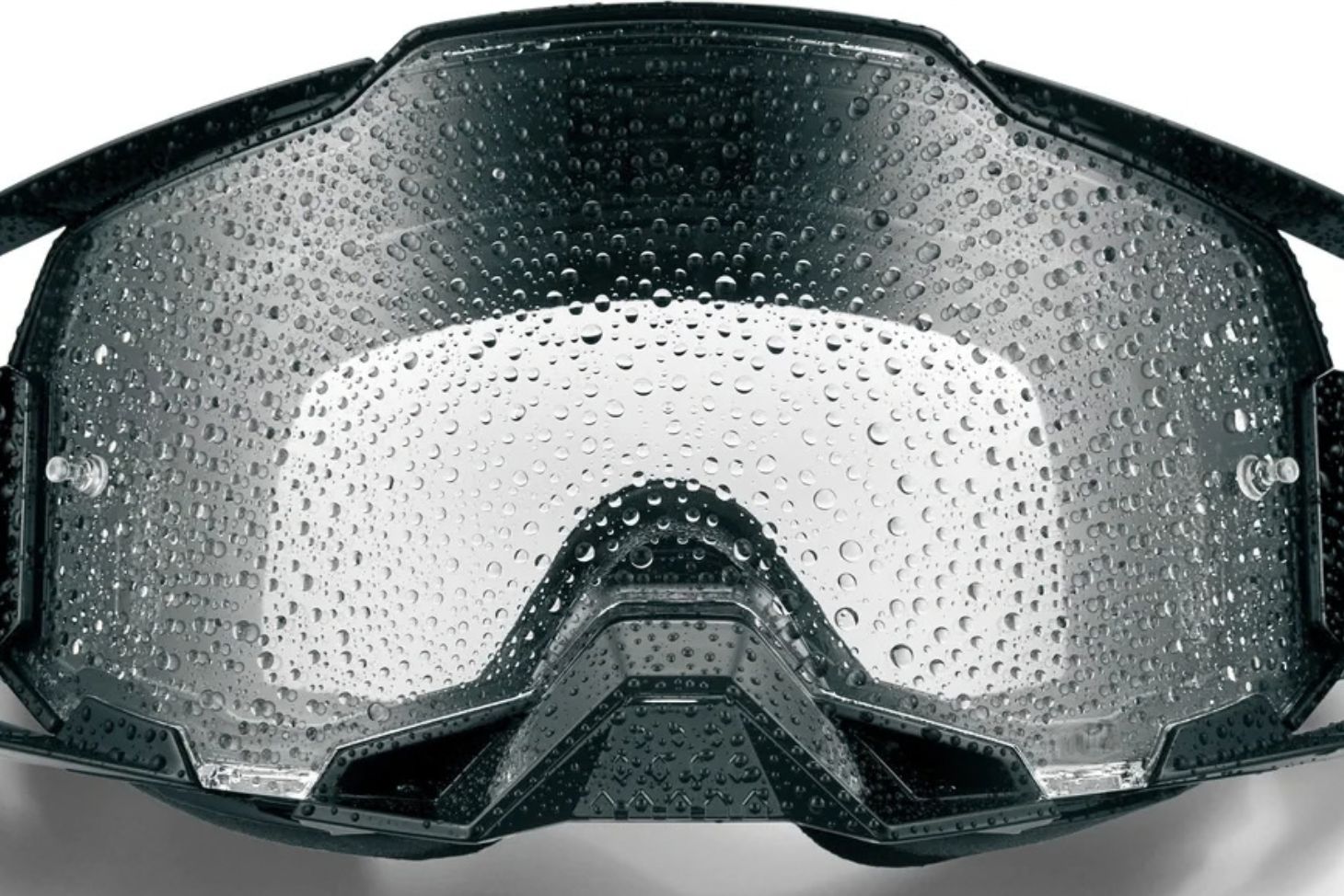 Standard lens with water accumulation